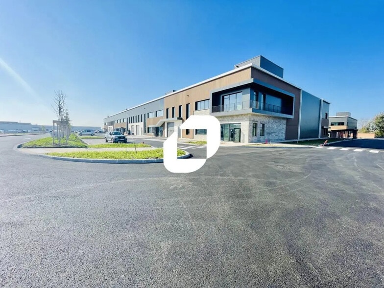 Office in Saint-Priest for lease - Building Photo - Image 1 of 161