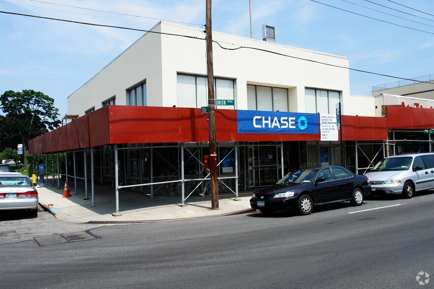 186-03 Union Tpke, Flushing, NY for sale - Primary Photo - Image 1 of 1