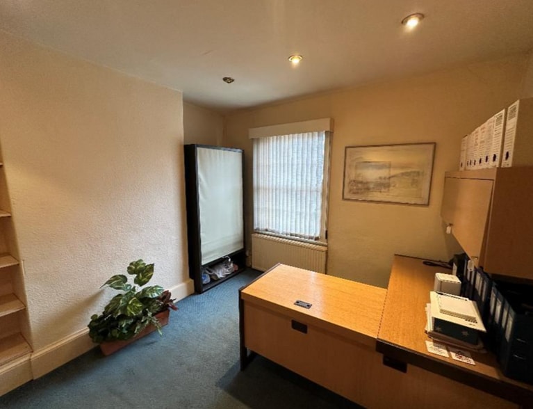 103 Wilkinson St, Sheffield for sale - Interior Photo - Image 3 of 6