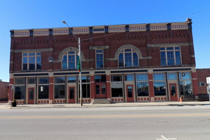 214 S Main St, Dunkirk, IN for sale - Primary Photo - Image 1 of 11