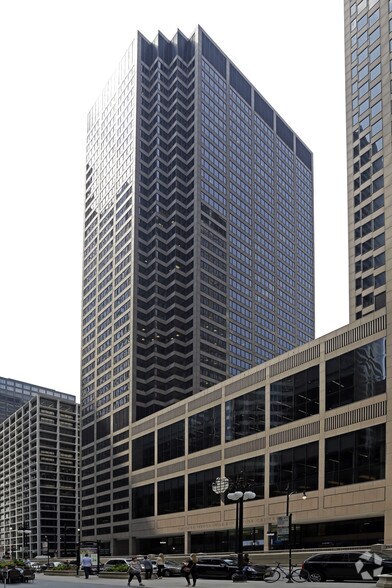 30 S Wacker Dr, Chicago, IL 60606 - Coworking Space | Cityfeet.com