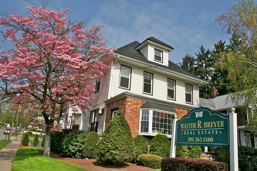 431 Kinderkamack Rd, Oradell, NJ 07649