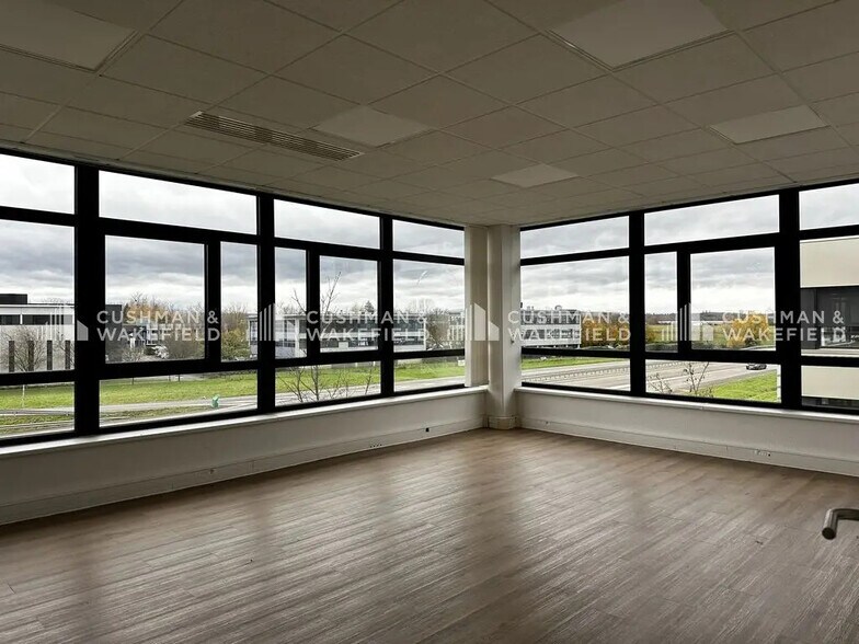 Office in Entzheim for lease - Interior Photo - Image 3 of 12