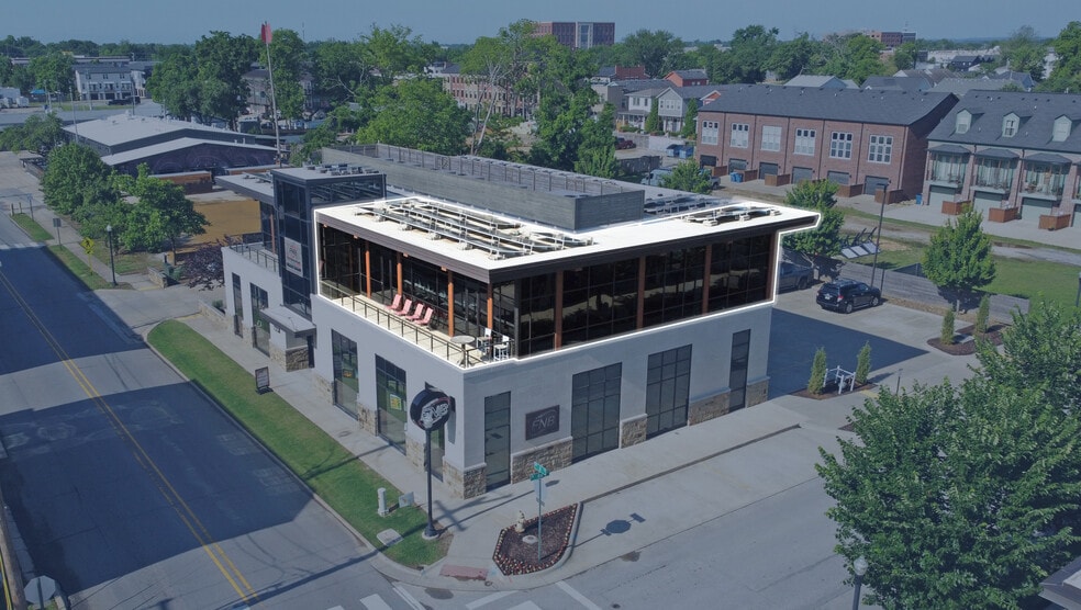 402 SW A St, Bentonville, AR for lease - Building Photo - Image 1 of 15
