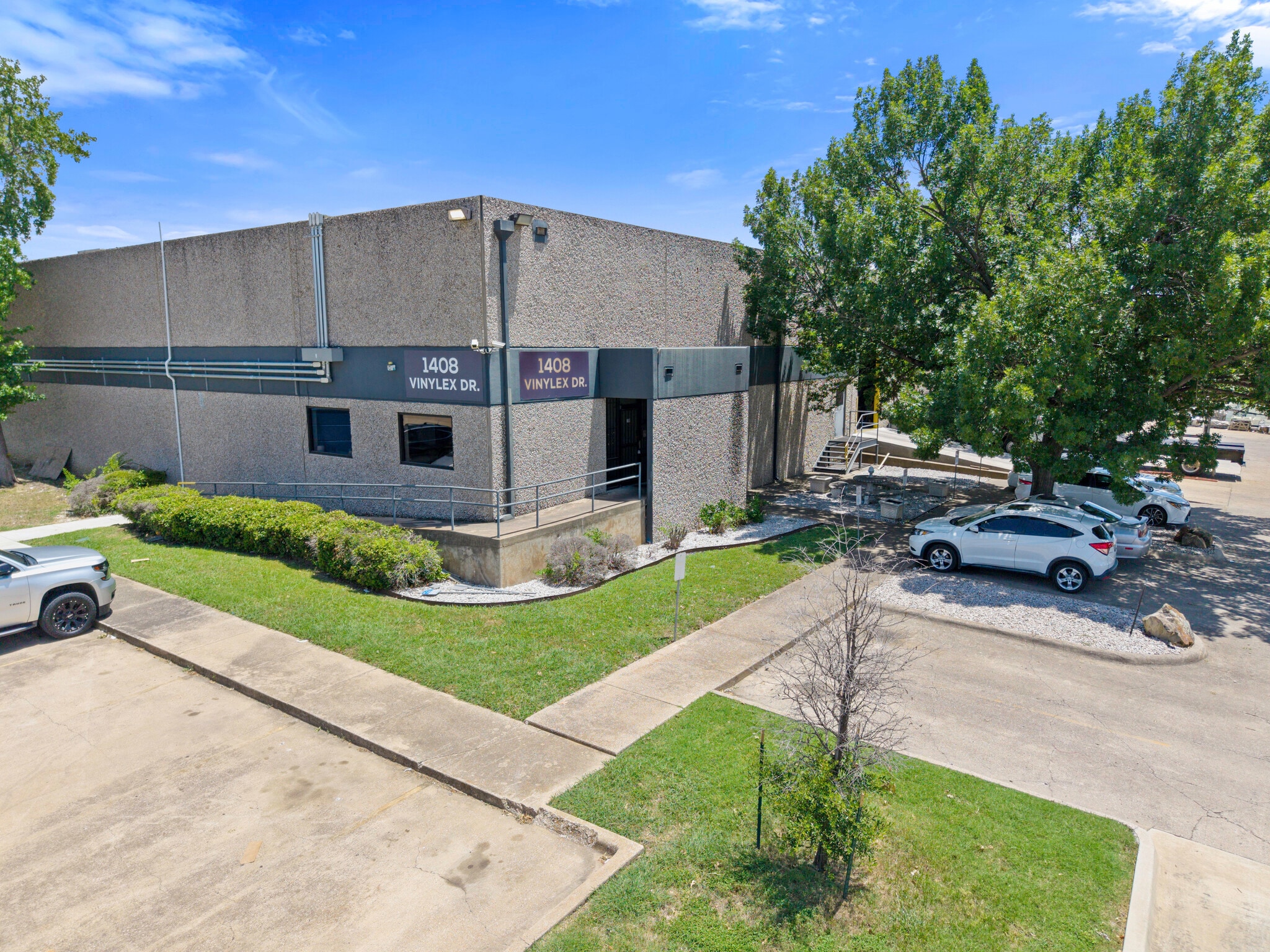 1408 Vinylex Dr, Carrollton, TX for lease Building Photo- Image 1 of 9