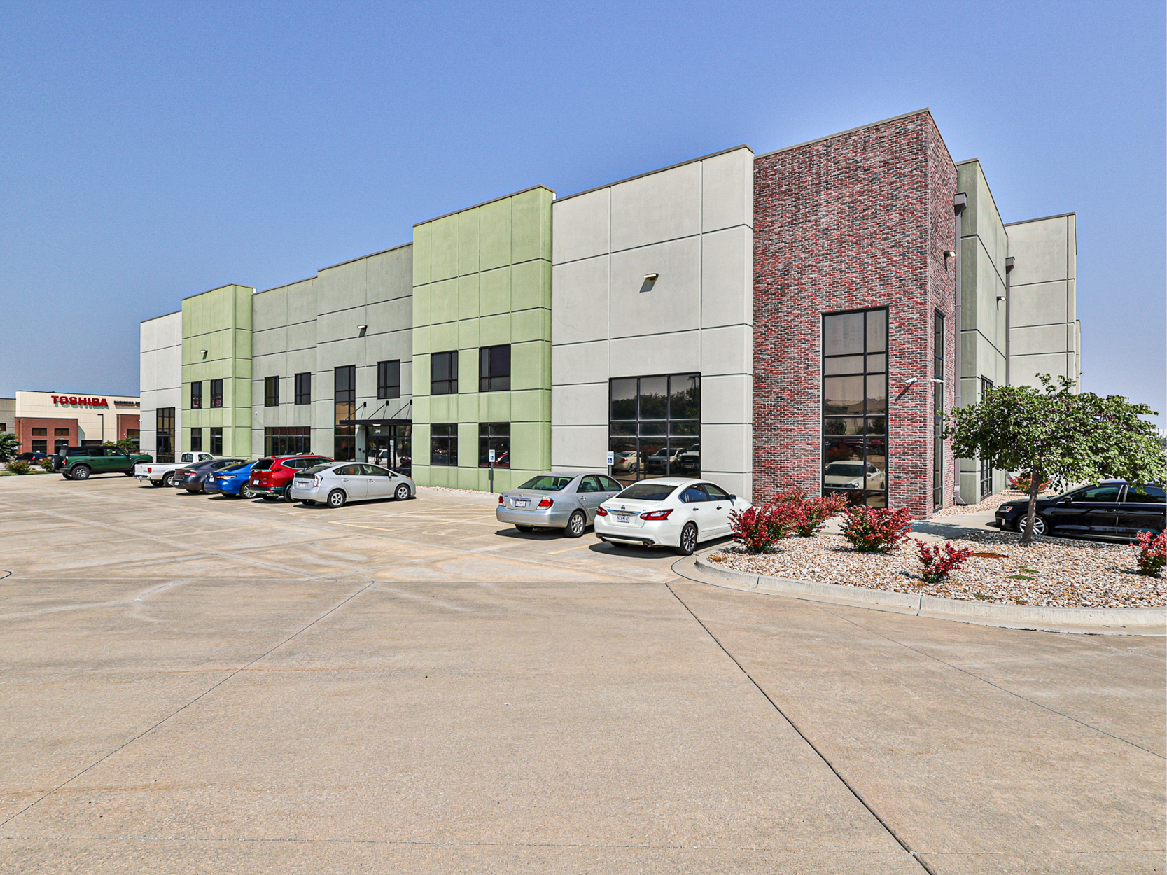 2620 NE McBaine Dr, Lees Summit, MO for lease Building Photo- Image 1 of 8