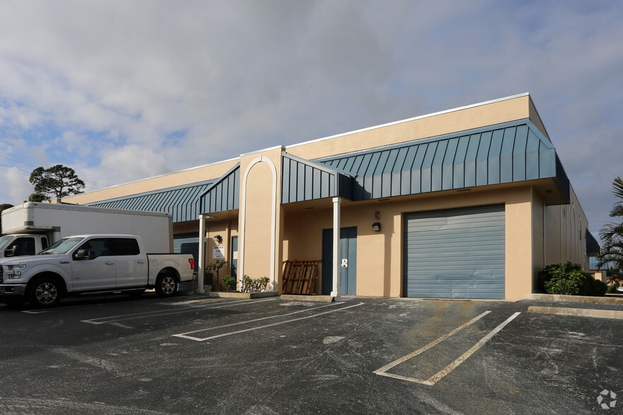 2910 Commerce Park Dr, Boynton Beach, FL for lease - Building Photo - Image 2 of 3