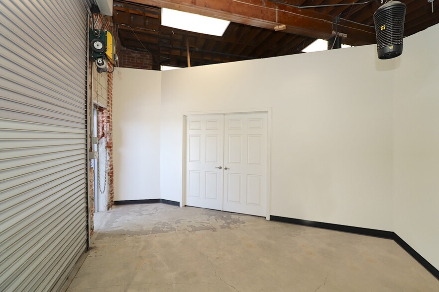 2614 Crenshaw Blvd, Los Angeles, CA for lease - Building Photo - Image 3 of 33