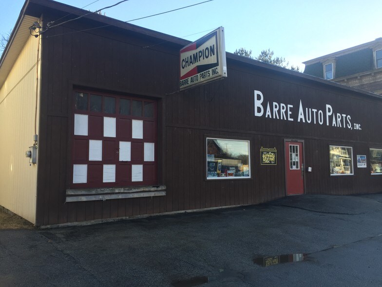 17 Ayers St, Barre, VT 05641