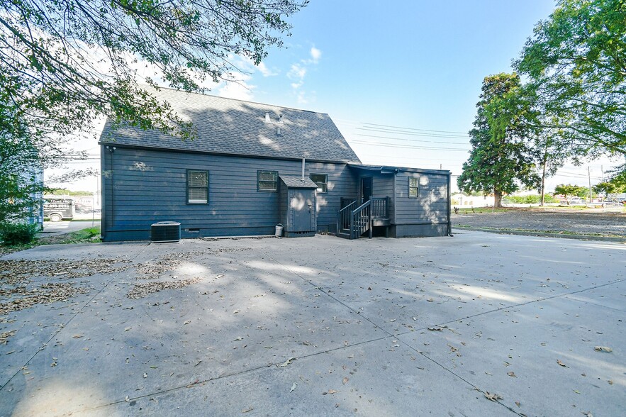 3560 Clairmont Rd, Atlanta, GA for sale - Building Photo - Image 3 of 25