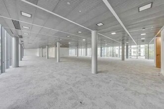 7 Avenue De Flandre, Paris for lease Interior Photo- Image 2 of 11