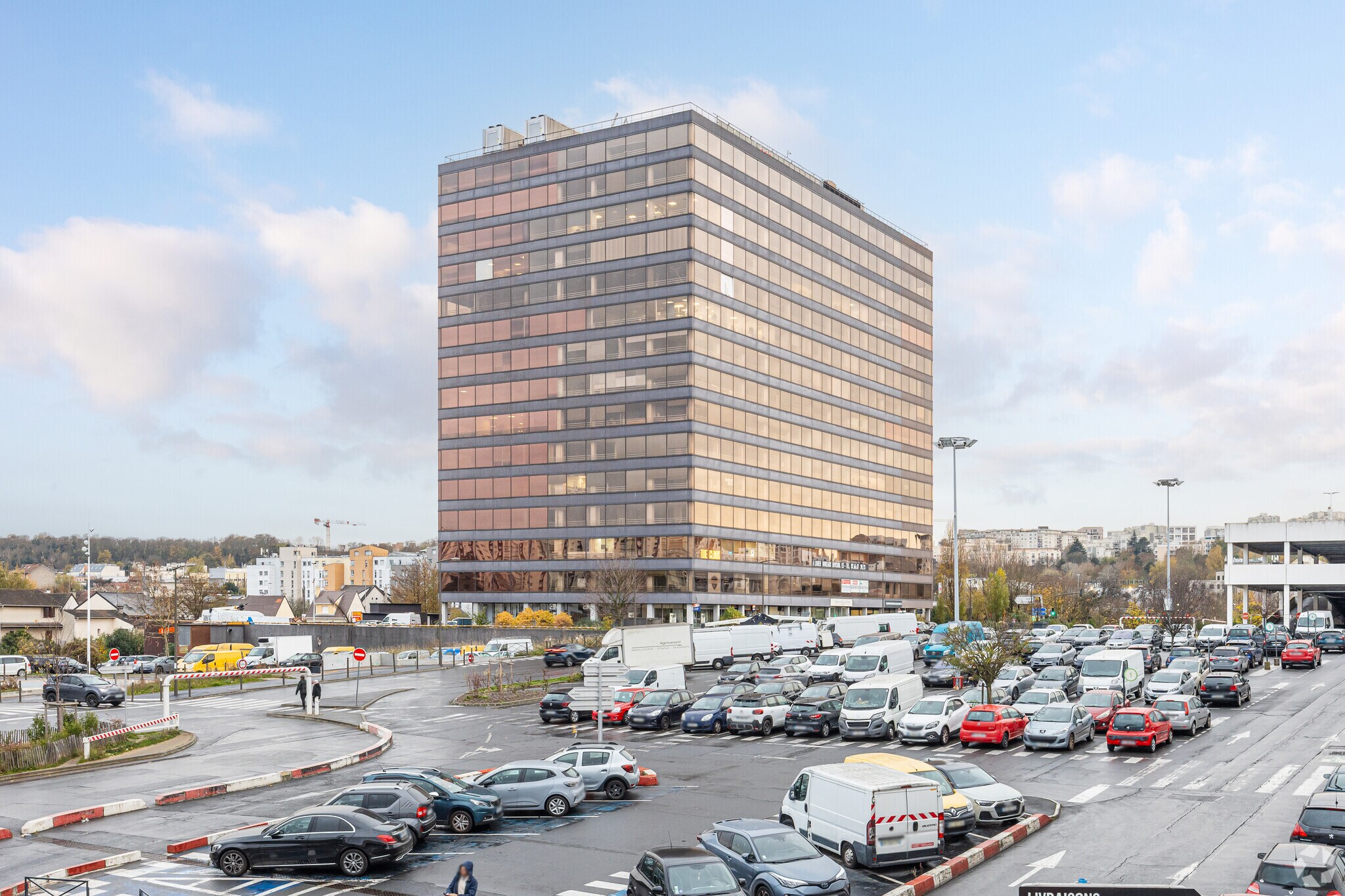 Office in Rosny-sous-Bois for lease Primary Photo- Image 1 of 8