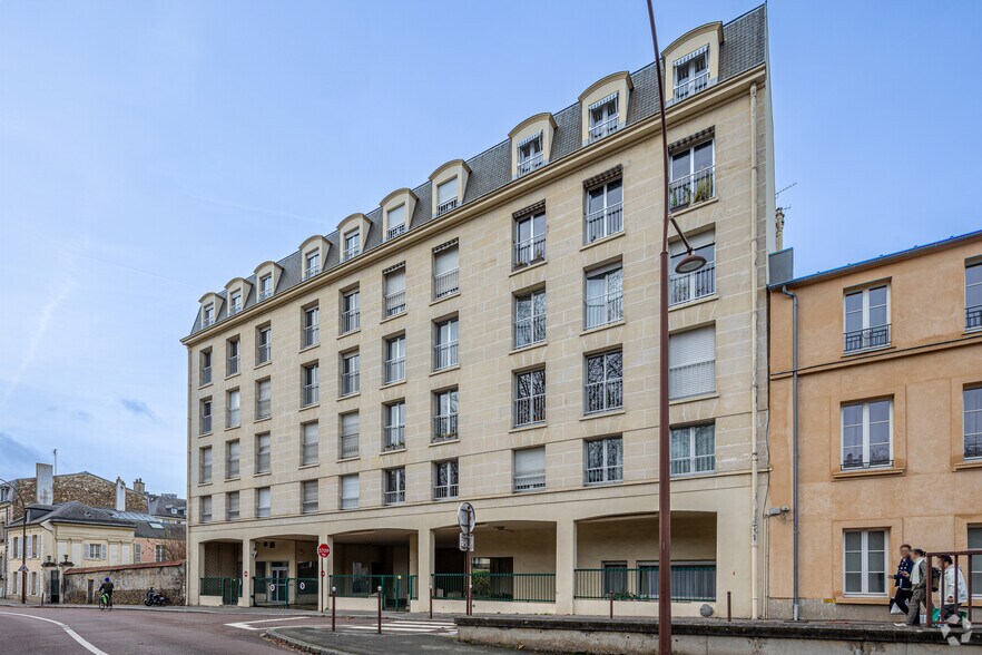Avenue Des Etats Unis, Versailles for sale - Primary Photo - Image 1 of 2
