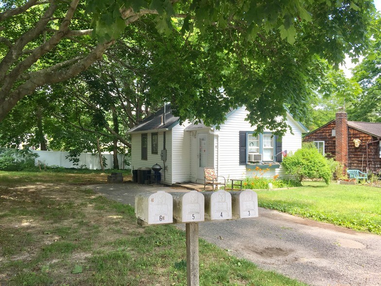 90 15th St, Wading River, NY 11792