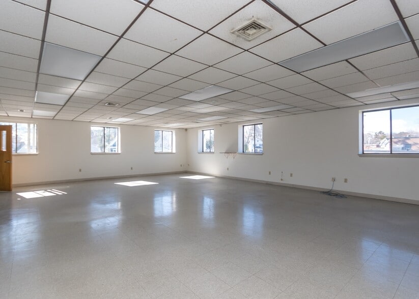 30 Clematis Ave, Waltham, MA for sale - Building Photo - Image 2 of 8