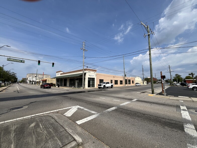 110 E Garden St, Pensacola, FL for lease - Building Photo - Image 3 of 14