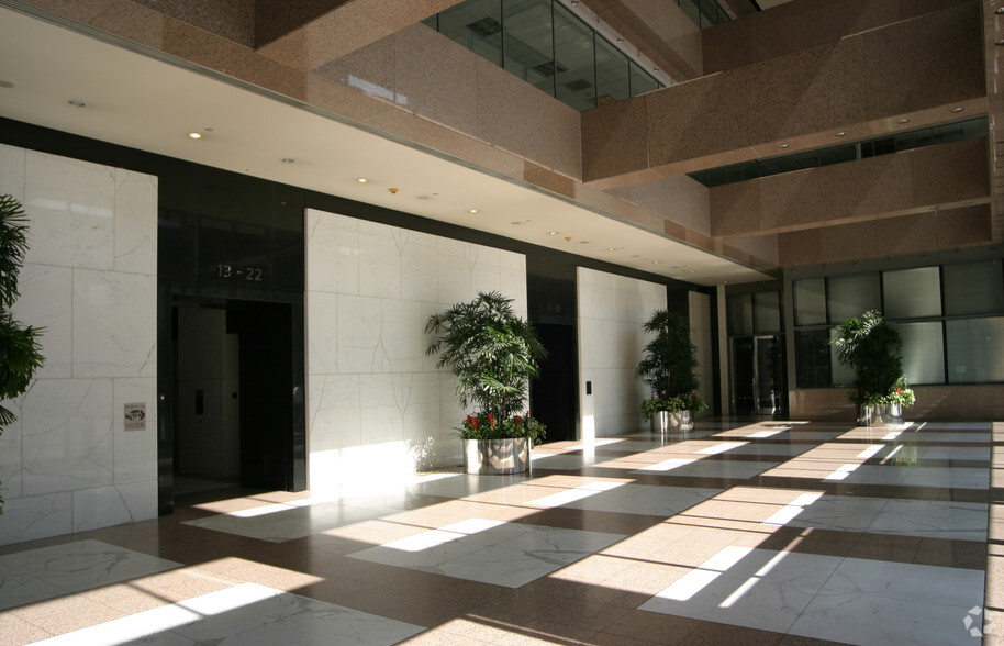 801 S Grand Ave, Los Angeles, CA for lease - Lobby - Image 2 of 19