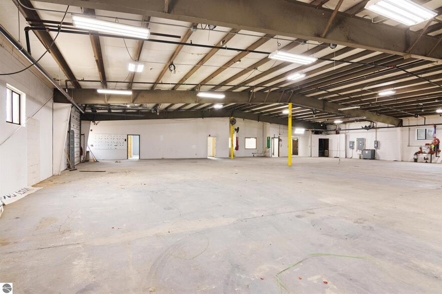 926 Frisbie St, Cadillac, MI for sale - Building Photo - Image 3 of 12