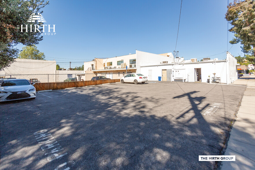 4863 Topanga Canyon Blvd, Woodland Hills, CA for lease - Building Photo - Image 3 of 11