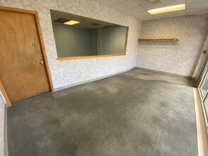 2 Daniels Farm Rd, Trumbull, CT for lease Interior Photo- Image 2 of 4