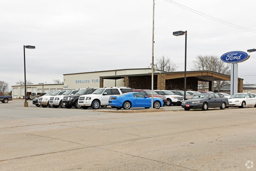 111 N Broadway St, Hinton, OK 73047