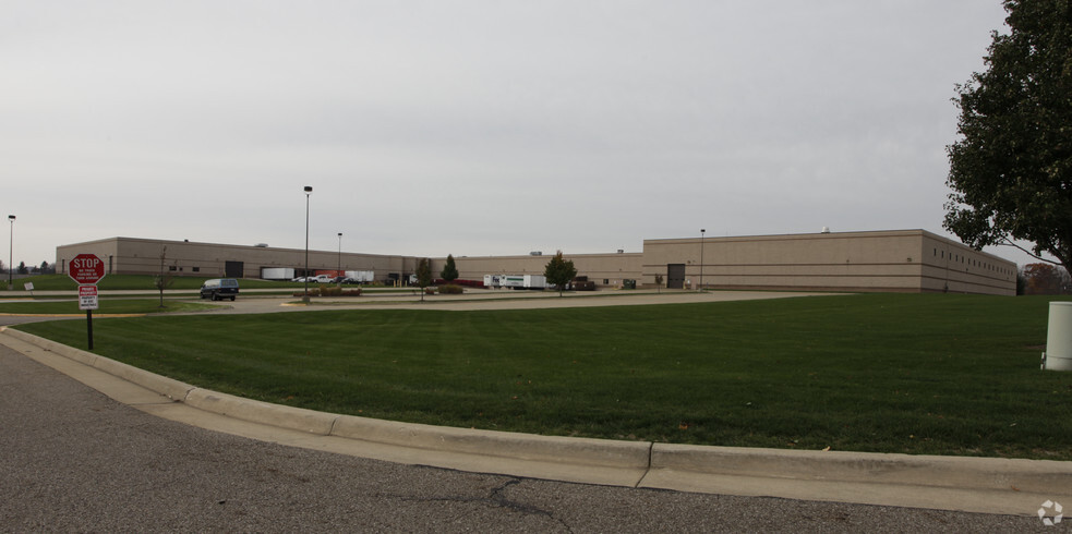 2100 International Pky, North Canton, OH for lease - Building Photo - Image 2 of 4