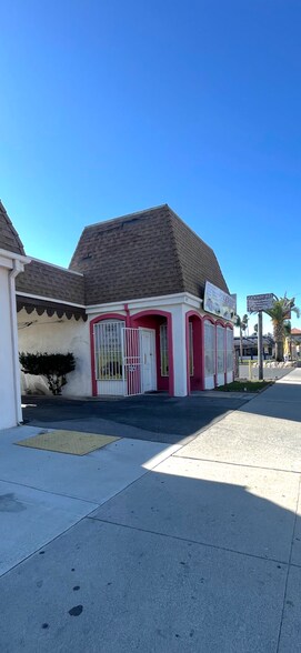 147 W Foothill Blvd, Rialto, CA for lease - Building Photo - Image 1 of 2