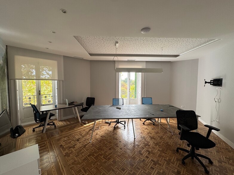 Calle de Alfonso XII, 20, Madrid, Madrid for lease - Building Photo - Image 3 of 14