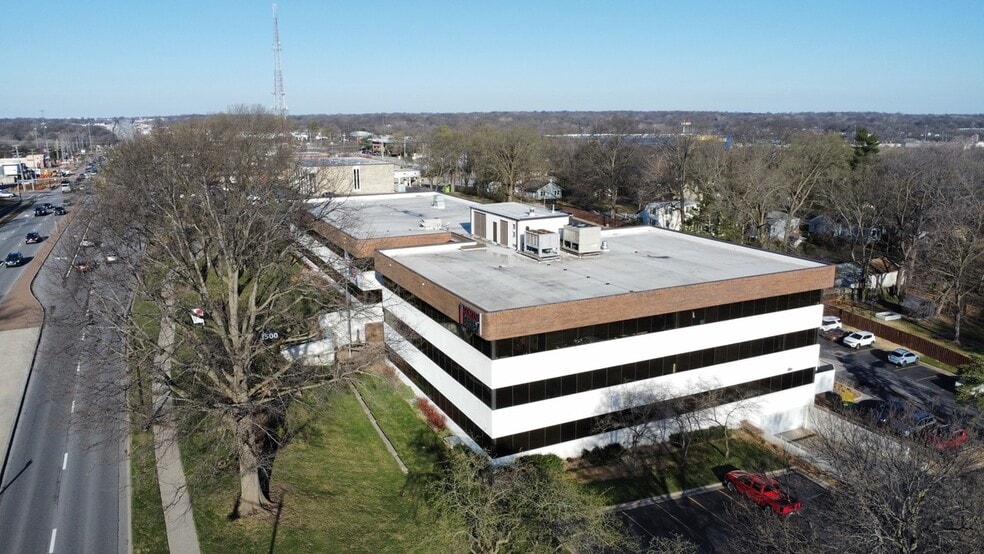 8500 Shawnee Mission Pky, Merriam, KS for lease - Building Photo - Image 3 of 8