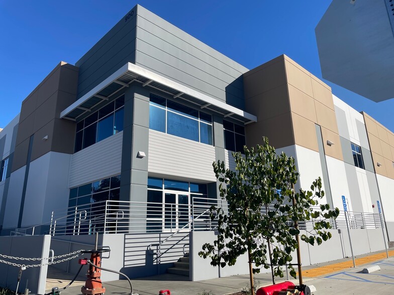 900 Marlborough ave, Riverside, CA for lease - Building Photo - Image 1 of 25