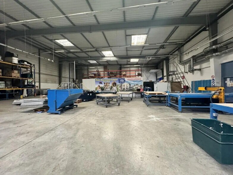 Office in La Courneuve for lease - Building Photo - Image 1 of 12