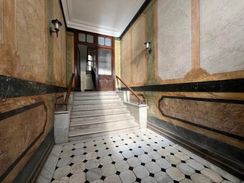 Office in Nice for lease - Lobby - Image 2 of 25