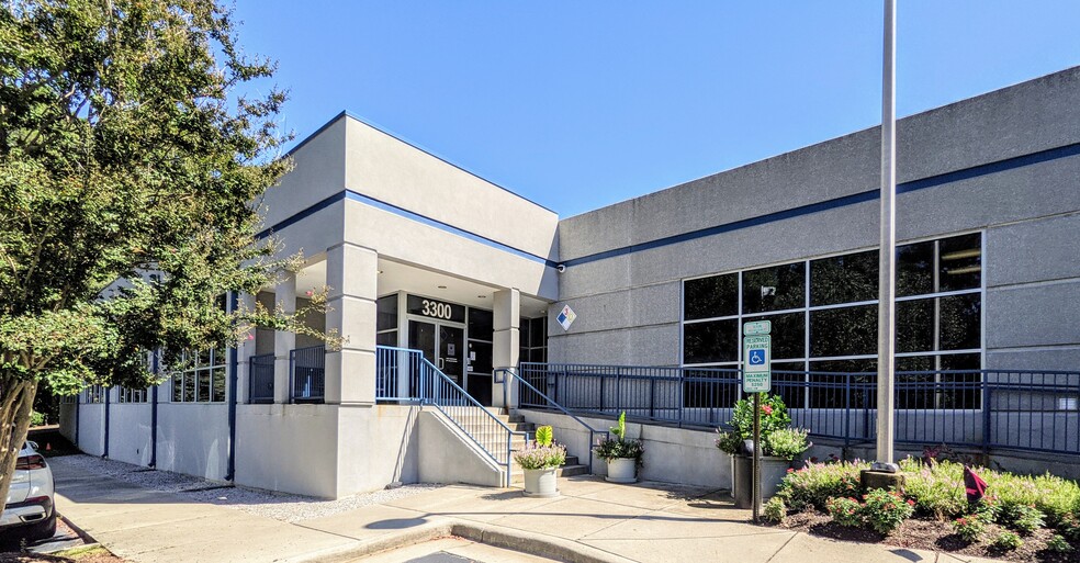 3300 Gateway Centre Blvd, Morrisville, NC for lease - Building Photo - Image 1 of 8