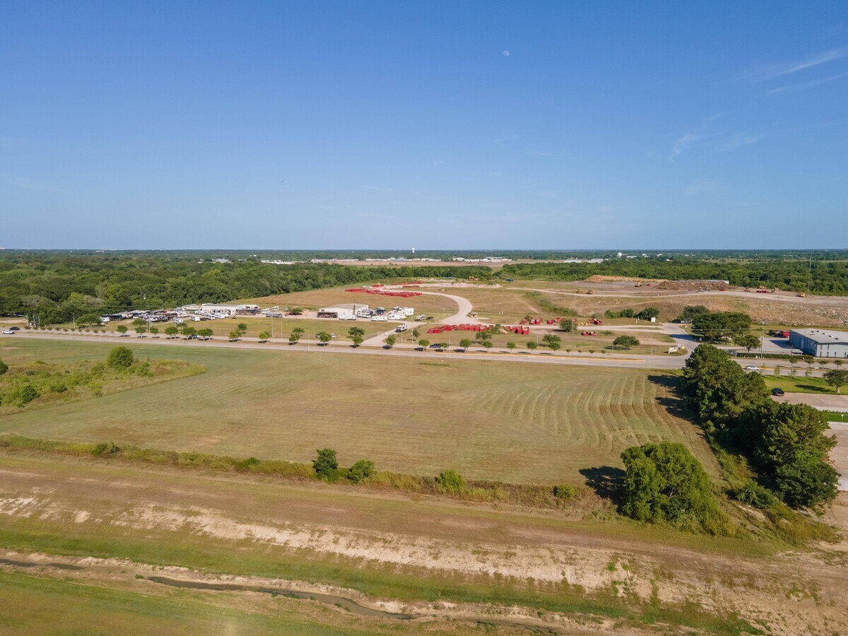 126 Dixie Farm, Pearland, TX 77581
