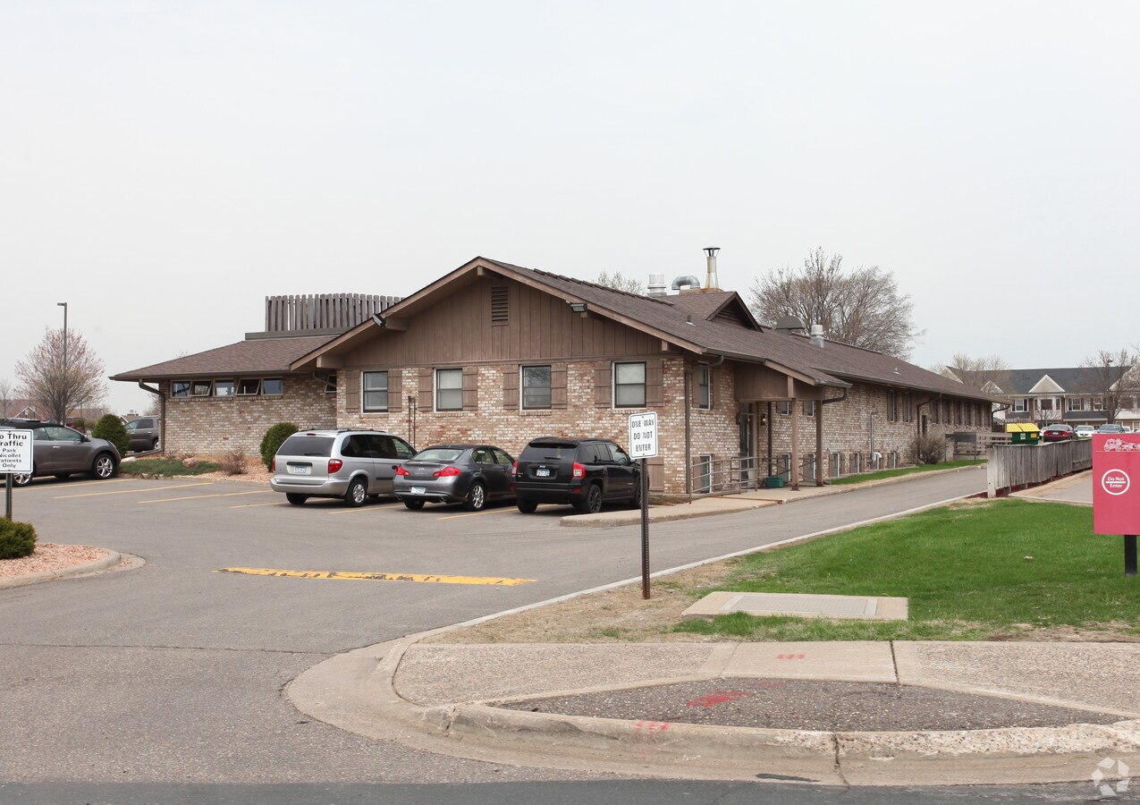 8240 Golden Valley Rd Minneapolis Mn 55427 Park Nicollet Clinic Loopnet Com
