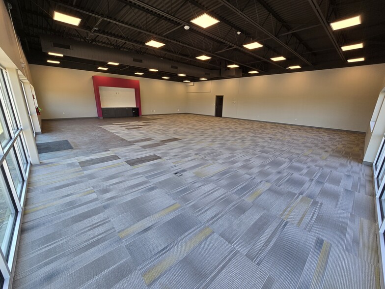 1304 Technology Pky, Cedar Falls, IA for lease - Building Photo - Image 3 of 37