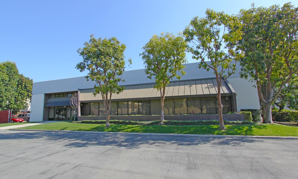 14352 Chambers Rd, Tustin, CA for sale - Primary Photo - Image 1 of 1