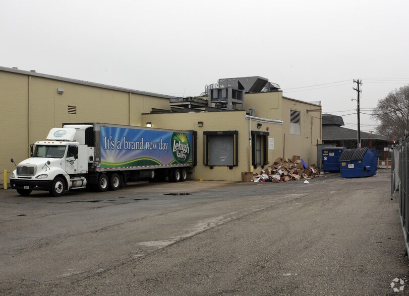 5601 Vine St, Philadelphia, PA for lease - Building Photo - Image 2 of 17