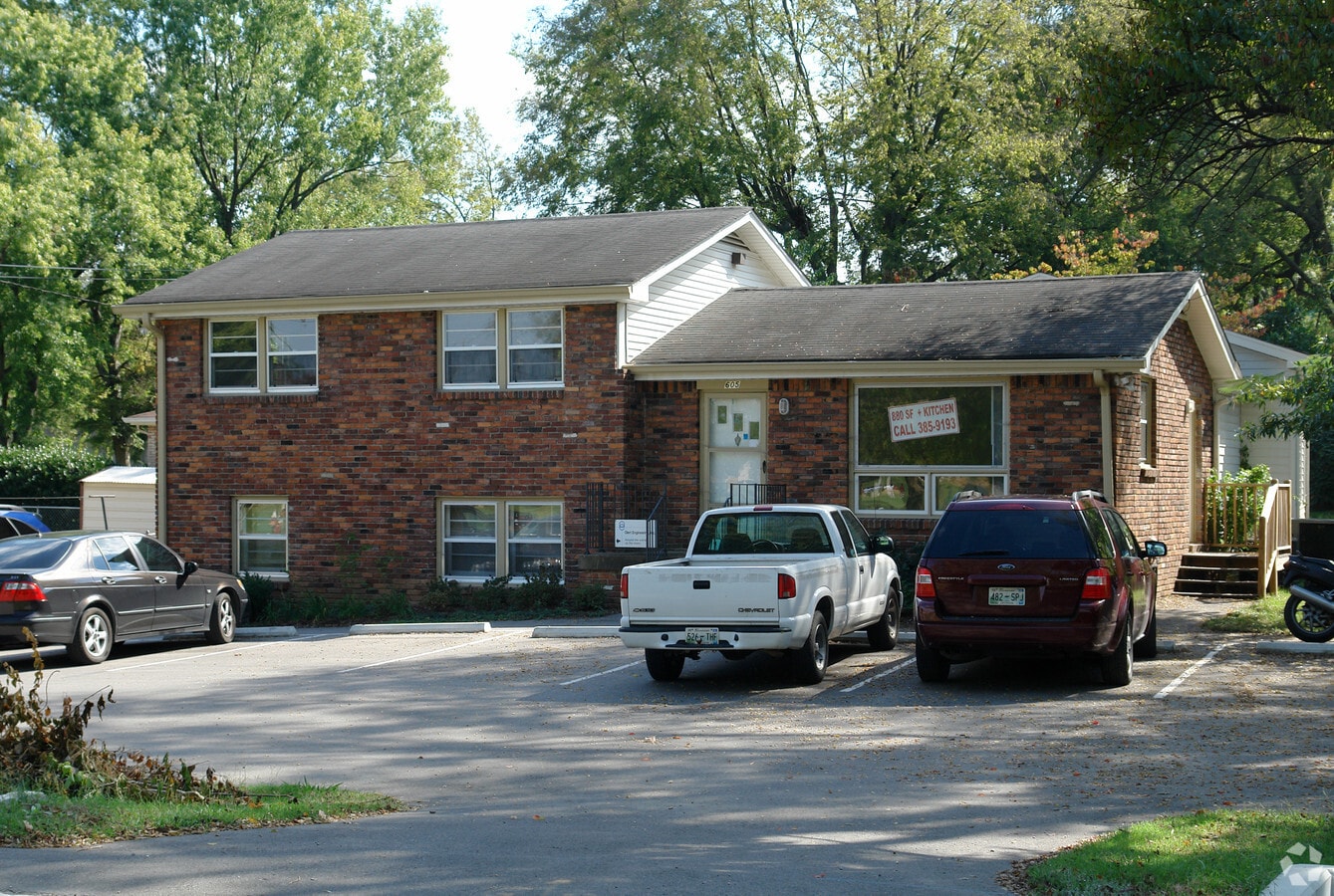 605 Berry Rd, Nashville, TN 37204
