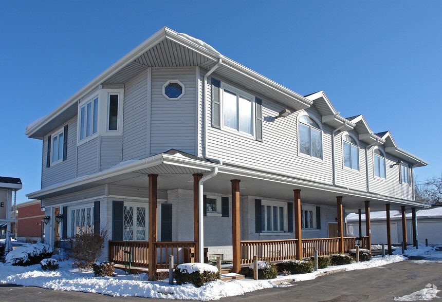 6110 N Port Washington Rd, Milwaukee, WI for lease - Building Photo - Image 3 of 34