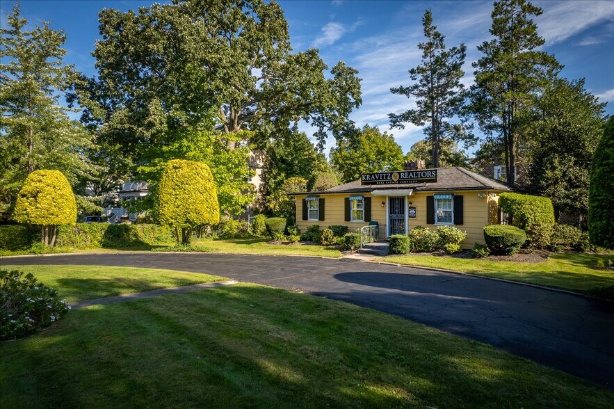 4550 Boston Post Rd, Pelham, NY for sale - Primary Photo - Image 1 of 1