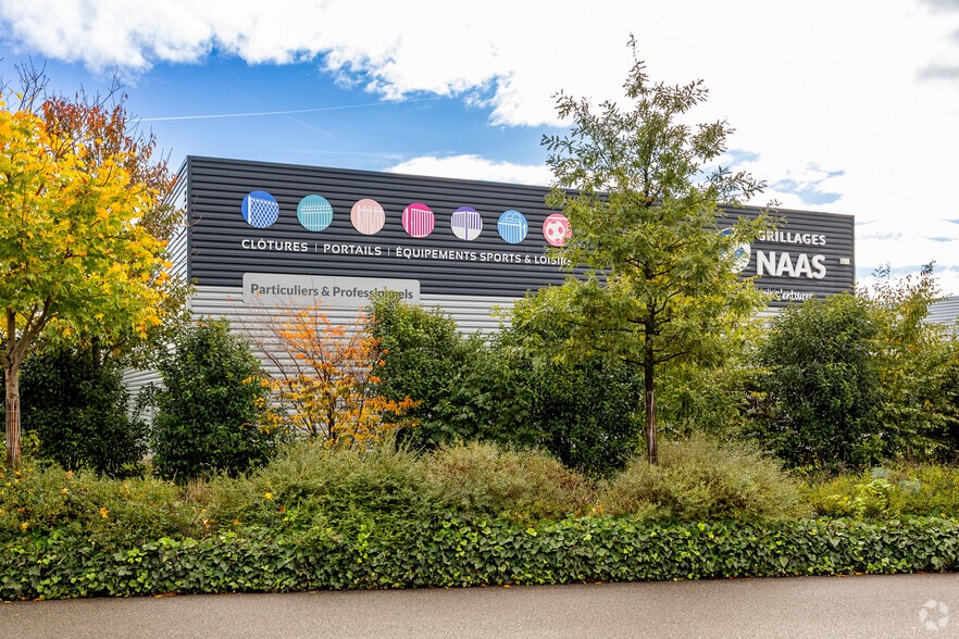 Industrial in Meyzieu for lease - Building Photo - Image 2 of 2