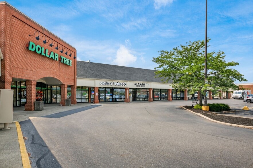 659-733 W Coshocton St, Johnstown, OH for lease - Building Photo - Image 2 of 9