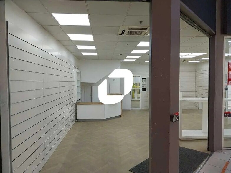 Retail in Juvignac for lease - Building Photo - Image 2 of 7