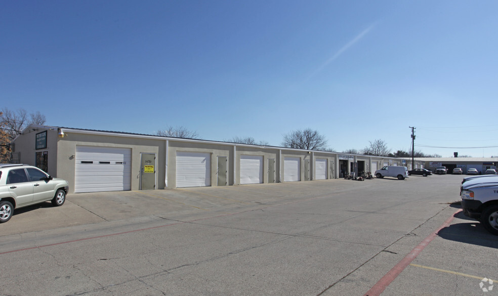 5126 Broadway Ave, Haltom City, TX for lease - Building Photo - Image 1 of 7