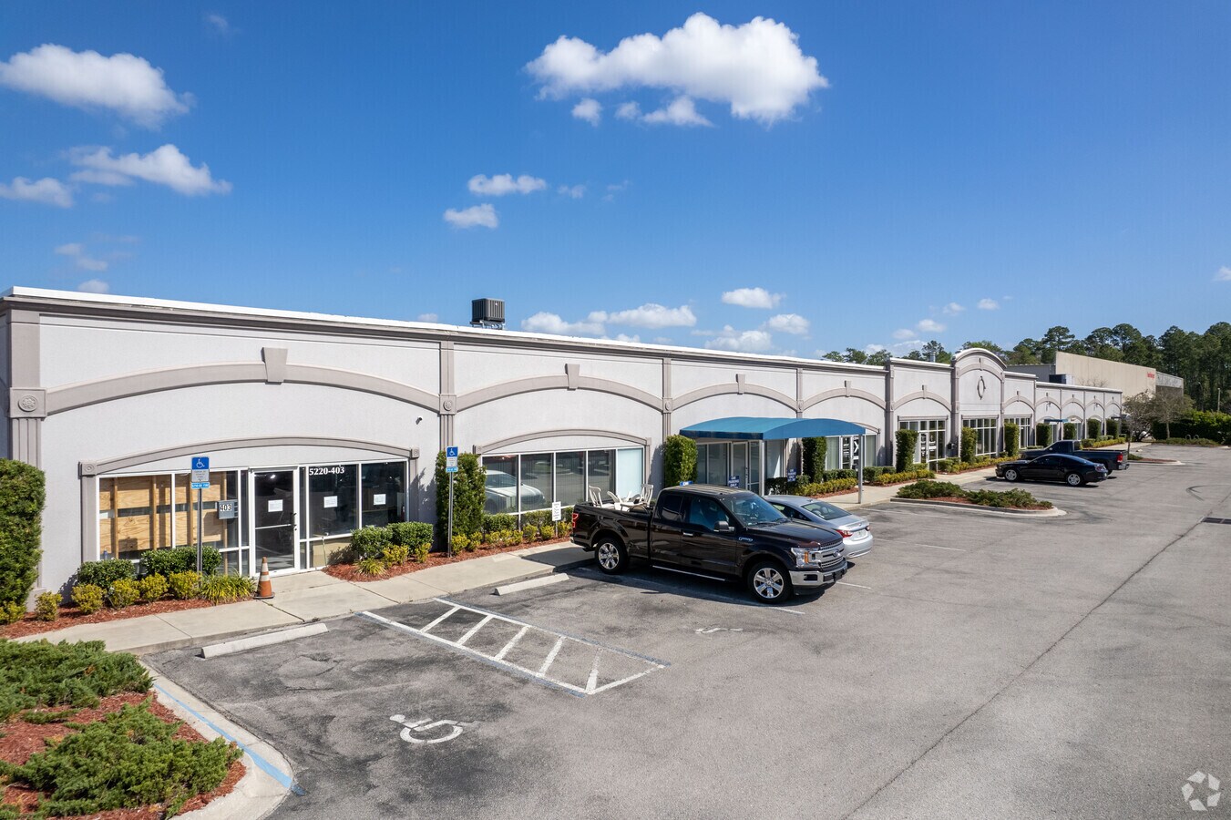 5220 Shad Rd, Jacksonville, FL 32257