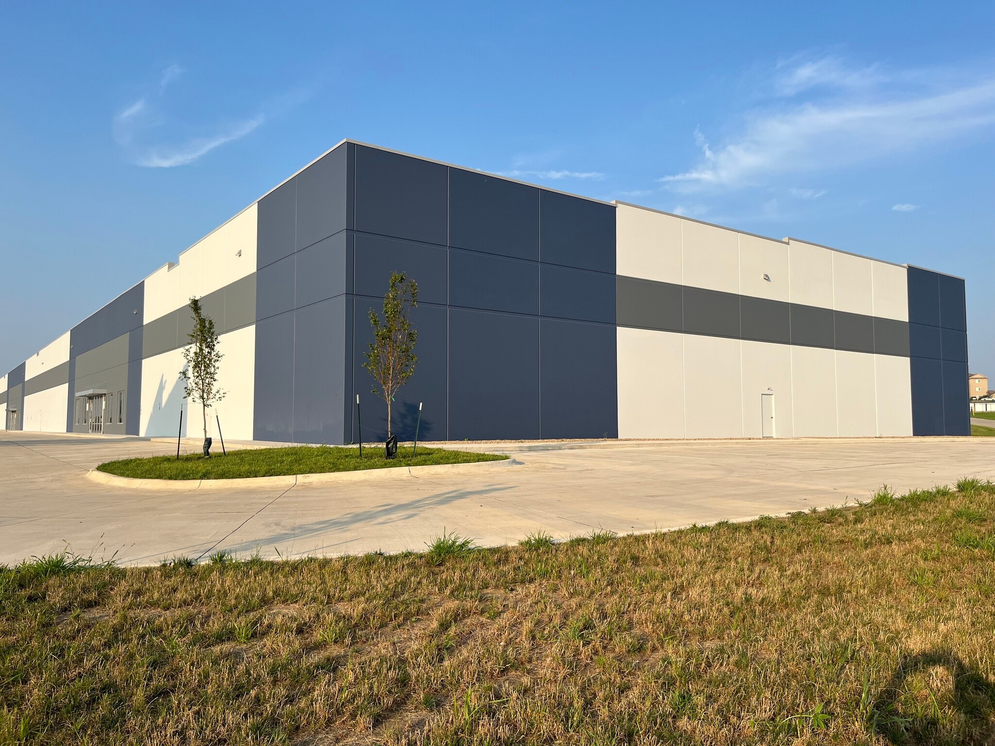 3460 Marnie Ave, Waterloo, IA for lease Building Photo- Image 1 of 9