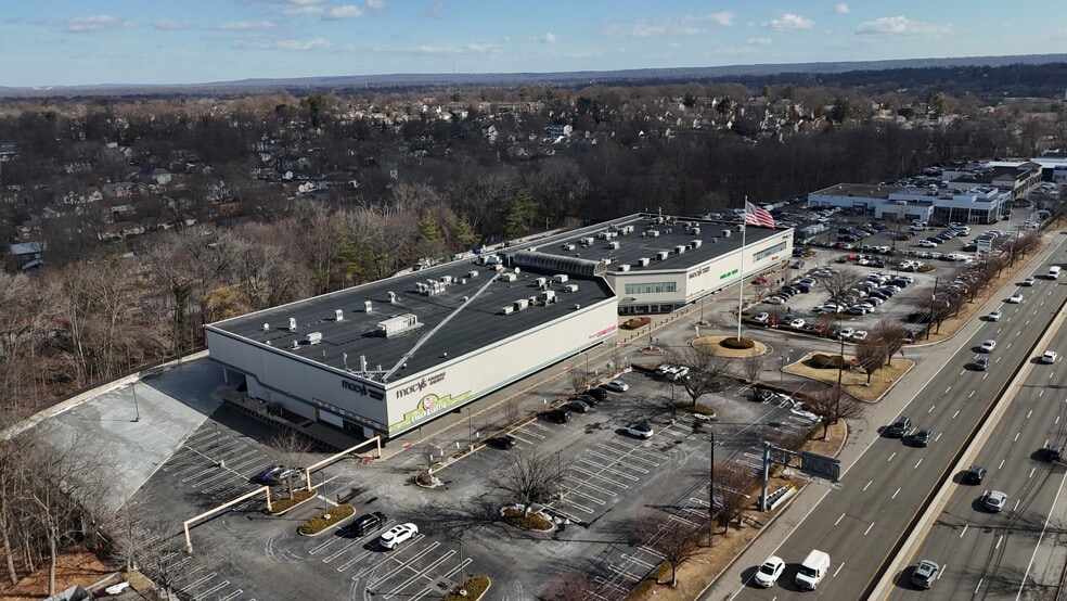 275 Route 4, Paramus, NJ for lease - Building Photo - Image 3 of 31