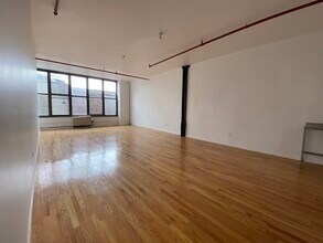 333 Scholes St, Brooklyn, NY for lease Building Photo- Image 2 of 6