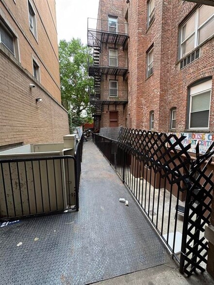 203 ACADEMY St, Jersey City, NJ for lease - Building Photo - Image 3 of 34